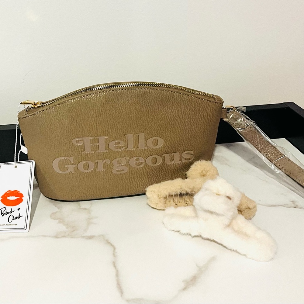Hello Gorgeous Taupe beauty wristlet  Bag w/ fuzzy hair clips. 🎀